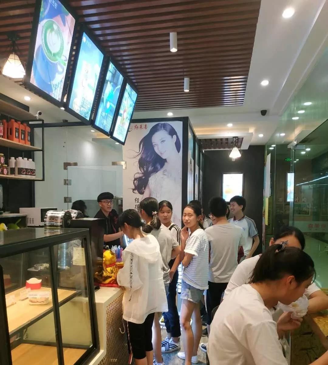 廣州金達咖啡飲品城-奶茶店裝修風格的選擇，決定店面生意的好壞
